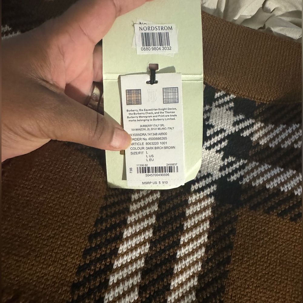 Authentic Burberry knit skirt brand new !!!